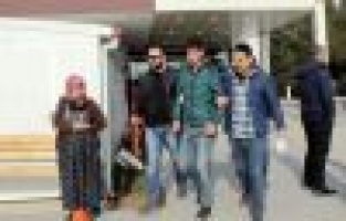 Babasına tornavidayla saldırdı