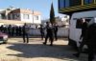 Babasını silahla vurdu