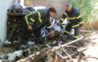 Bahçedeki yangın eve sıçramadan söndürüldü