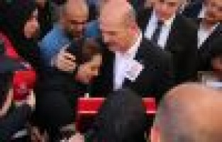Bakan Soylu'dan şehit eşine: 