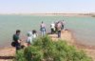 Balık tutmak için girdiği gölette boğuldu