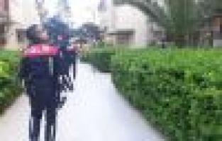 Balkondan kendisini sarkıtan çocuk için ekipler seferber oldu