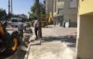 Barbaros Hayrettin Mahallesi’nde kaldırım yenileme çalışması