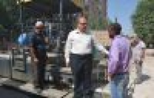 BAŞKAN KUTLU, ASFALT ÇALIŞMALARINI DENETLEDİ