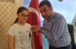 Başkan Yıldırım’dan başarılı öğrencilere altın