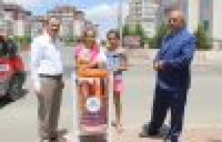 Bayat ekmekler doğada hayvanlara yem olacak