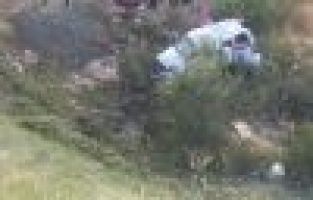 Bayram ziyaretine giden aile uçurumdan yuvarlandı: 7 Yaralı  