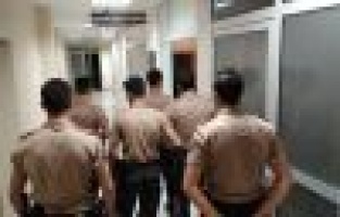 Bekçiler hastaya kan vermek için seferber oldu