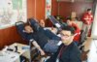 BESNİ’DE KIZILAY KAN BAĞIŞLARINI KABUL ETTİ