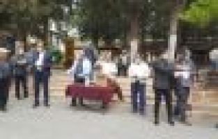 Besni'de vatandaşlara ücretsiz maske dağıtıldı