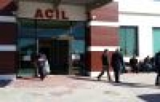 Bıçaklanan genç hastaneye kaldırıldı