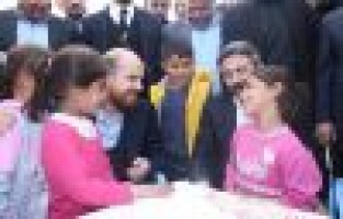 Bilal Erdoğan depremde hasar gören bölgeleri gezdi