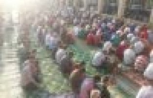 Binlerce kişi bayram namazı için saf tuttu