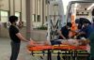 Boğulma tehlikesi geçiren genç yaşam savaşı veriyor