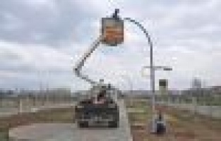 Botanik Parka Aydınlatma Lambaları Takıldı