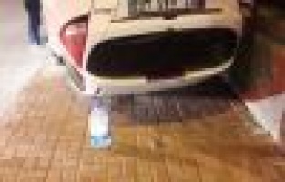 Buzlanan yolda otomobil takla attı