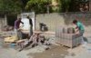 CADDE VE SOKAKLARA KALDIRIM YAPILIYOR