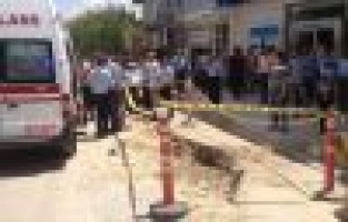 CAMİ İMAMINI KESERLE DÖVDÜ