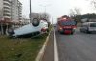 Çarpışan Otomobillerden Birisi Ters Döndü