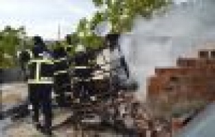 Çatı yangını büyümeden söndürüldü