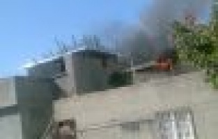 Çatı yangını paniğe neden oldu