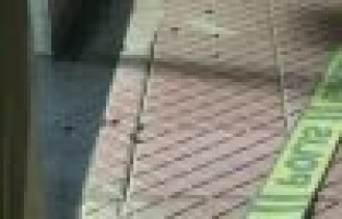 Çatışma ortasında kalan gencin kolu kırıldı