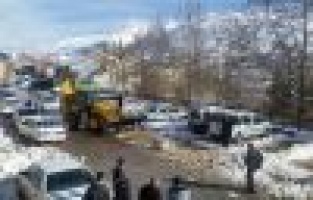 Çelikhan Belediyesi Kar Temizliyor