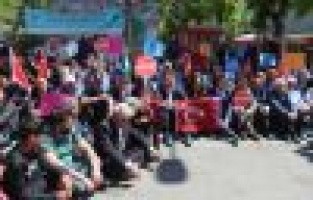 CHP Adıyaman’da oturma eylemi yaptı