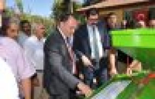 Çiftçilere 50 adet badem ve ceviz kabuğu soyma makinesi dağıtıldı