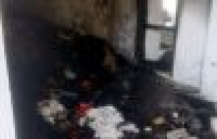 Cinayet şüphelisinin evi yakıldı