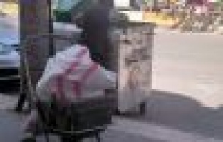 Çöplerden Hurda Toplayan Çocuklar Yürek Burkuyor