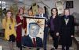 Cumhurbaşkanı Erdoğan'ın resmi ilmek ilmek dokundu