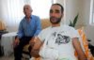 Darbe girişiminde iki parmağını feda etti