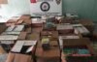 Depo baskınında kaçak nargile tütünleri ele geçirildi