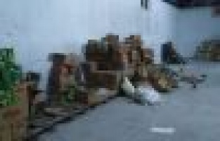 Depoyu kamyon yanaştırıp soydular