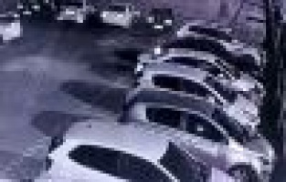 Depremde park halindeki otomobiller beşik gibi sallandı