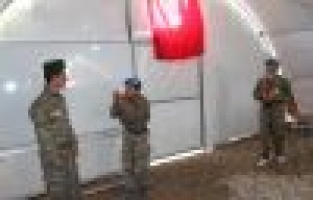 Depremzedeler Çanakkale zaferini kutladı