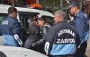 Dilencilere polis ve zabıta ekiplerinden operasyon