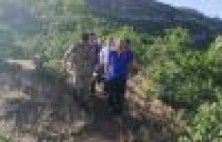 Doğa yürüyüşüne çıkan şahıs kayalıklardan düştü