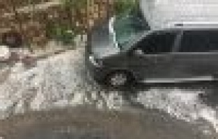 Dolu yağışı bahçelere ve ekinlere zarar verdi