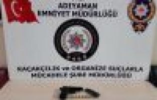 Durdurulan otomobilden tabanca çıktı