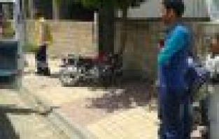 DUVARA ÇARPAN MOTOSİKLETİN SÜRÜCÜSÜ YARALANDI