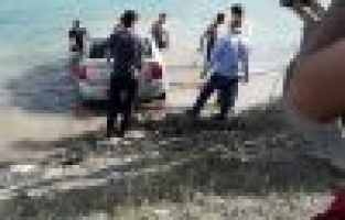 El freni çekilmeyen otomobil baraja uçtu