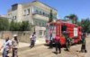 Elektrik kontağından çıkan yangın büyümeden söndürüldü