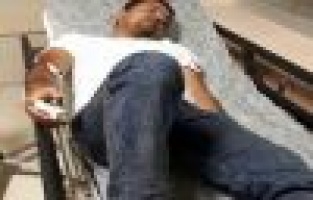 Elektrikli bisikletle otomobil çarpıştı: 1 yaralı