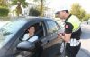 Emniyet kemeri ve cep telefonu uygulaması yapıldı