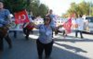 Engelliler davul ve zurnalar eşliğinde yürüdü