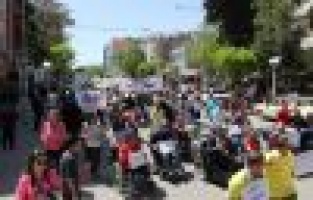 ENGELLİLER VE YABANCI ÖĞRENCİLER KORTEJDE BULUŞTU