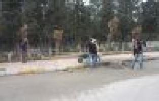 ESKİ MEZARLIK DUVARLARI YERİNE DEMİR KORKULUK YAPILIYOR