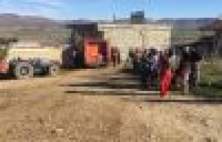 Ev yangınında 4 kişi dumandan etkilendi